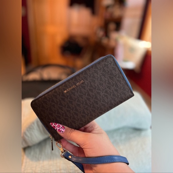 MICHAEL Michael Kors Handbags - MICHAEL Michael Kors Jet Set Double Zip Wristlet wallet